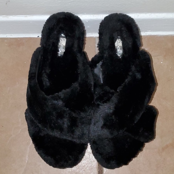 NWOT Qupid Furry Slides, Sz 6 - Picture 2 of 3